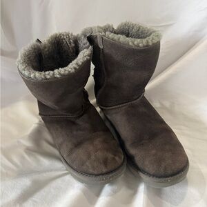 UGG Grey Sheepskin Bow Back Boots – Women’s Size 8